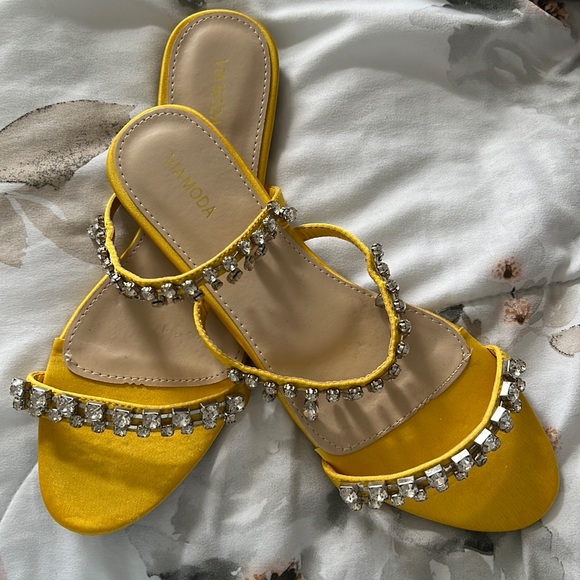 via moda Shoes - Brand new slipper with no tag , size 41